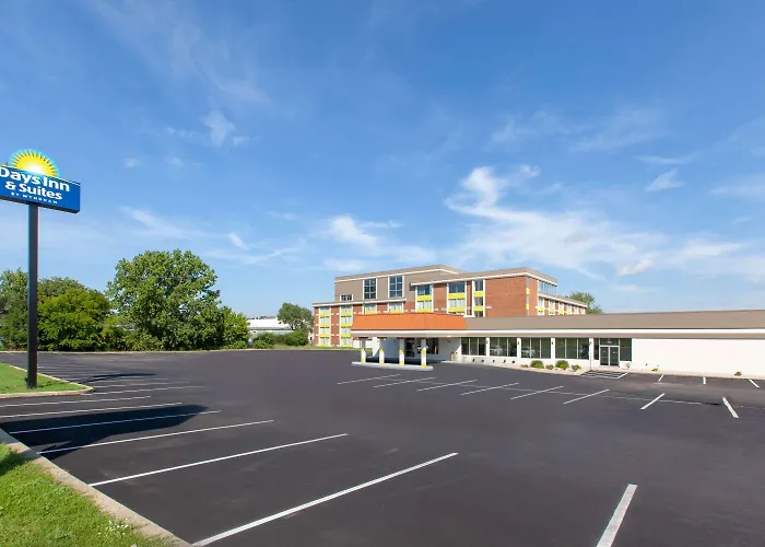 Days Inn & Suites By Wyndham Grand Rapids Near Downtown