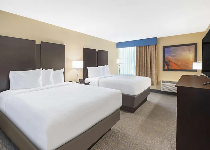 Days Inn & Suites By Wyndham Grand Rapids Near Downtown