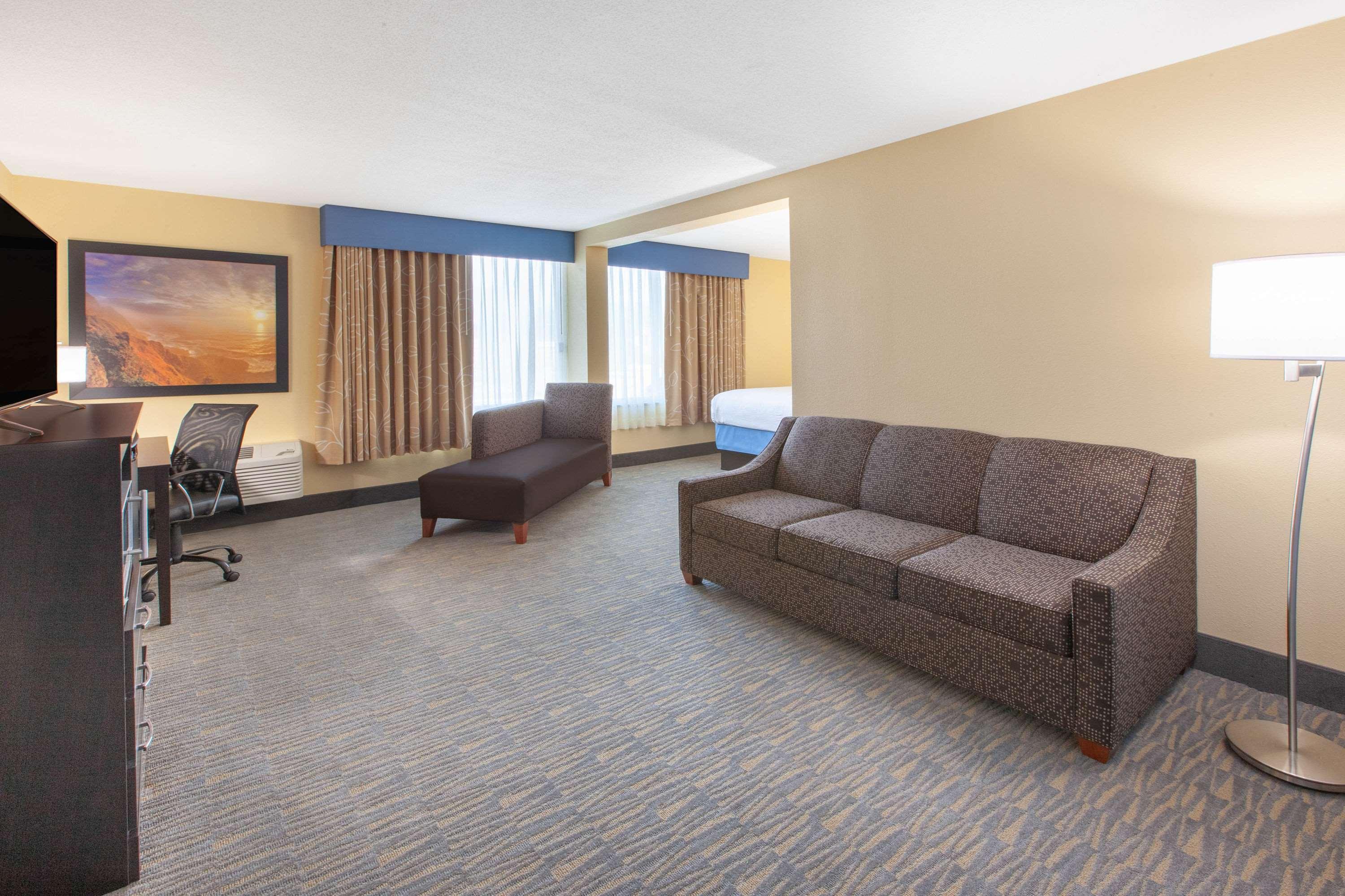 Days & By Wyndham Grand Rapids Near Downtown Hotel
