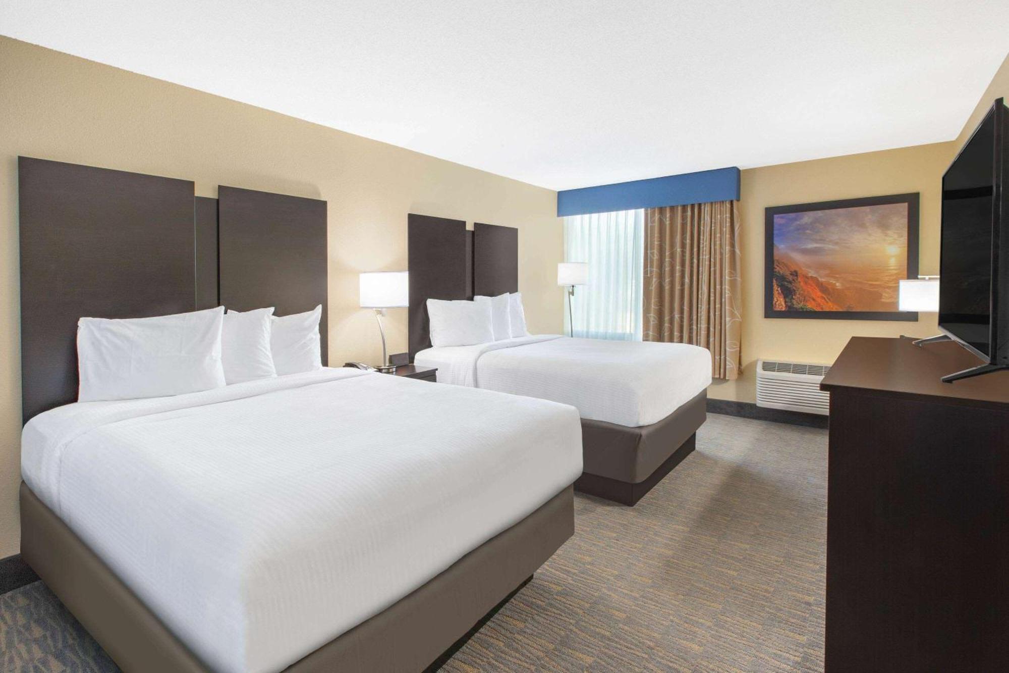 Days & By Wyndham Grand Rapids Near Downtown 2*