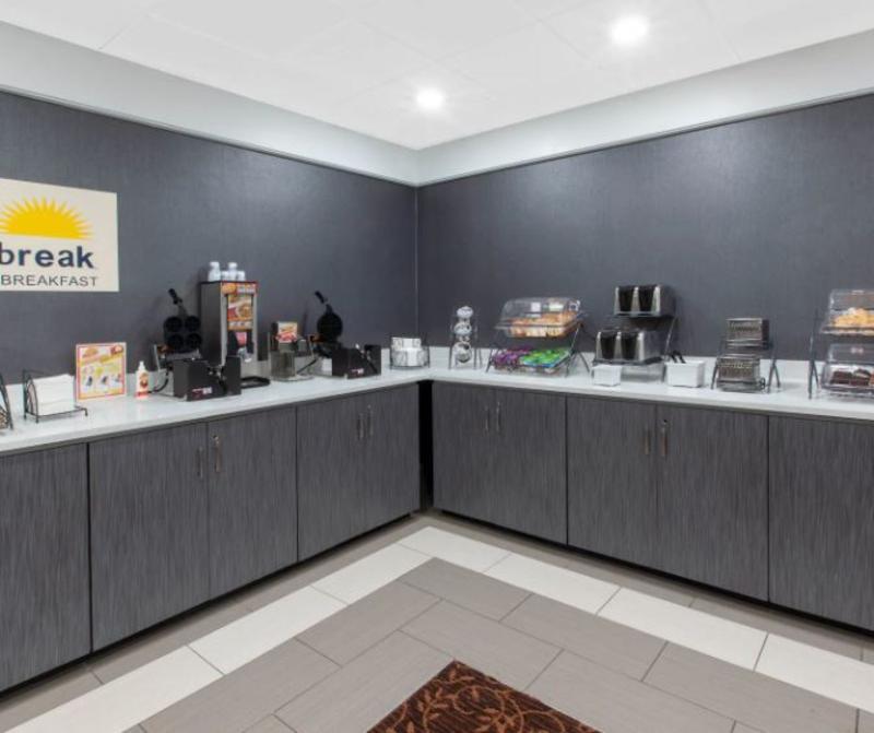 Days & By Wyndham Grand Rapids Near Downtown 2*