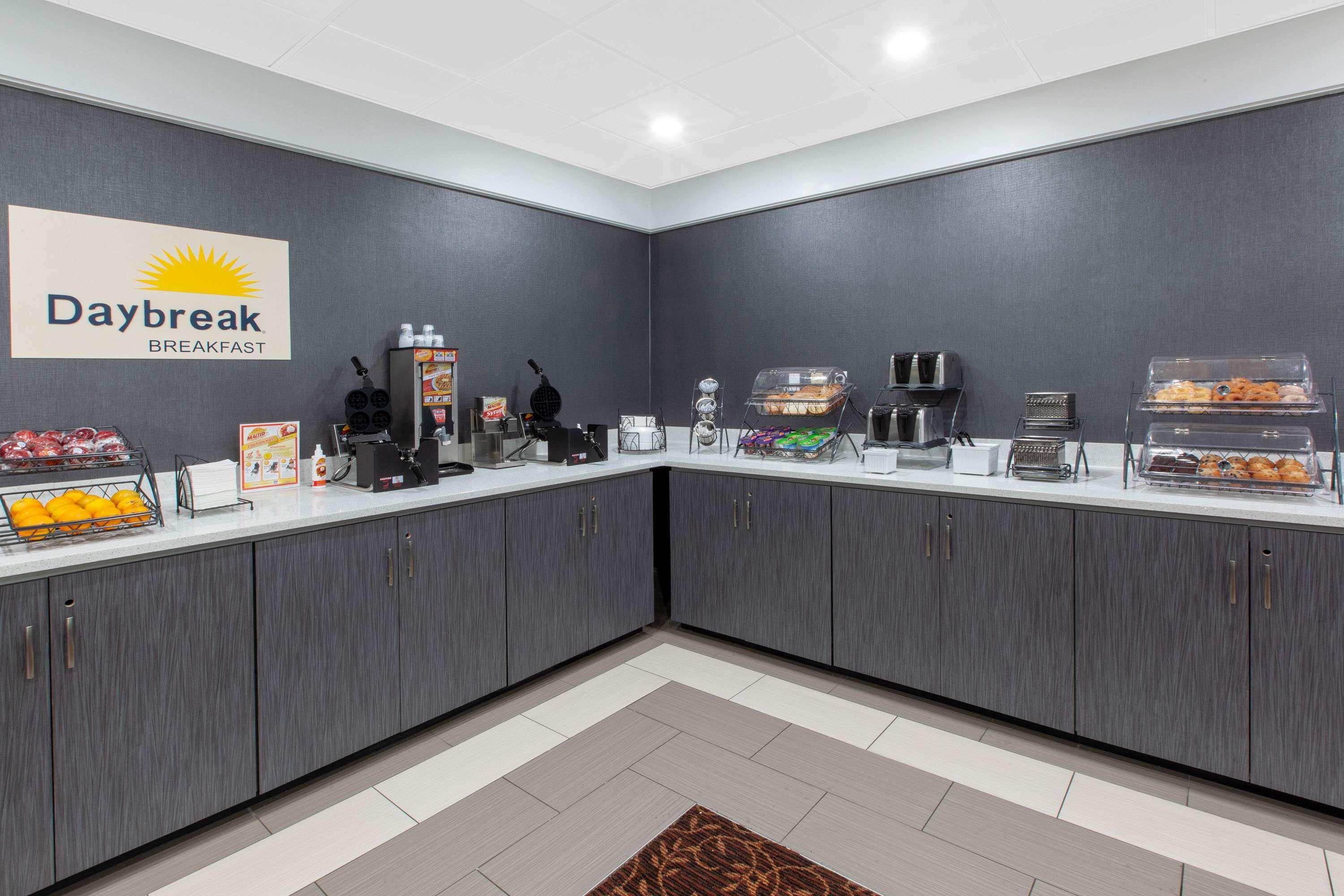 Days & By Wyndham Grand Rapids Near Downtown Hotel Wyoming