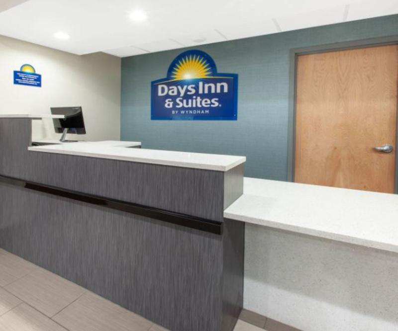 Hotel Days & By Wyndham Grand Rapids Near Downtown 2*